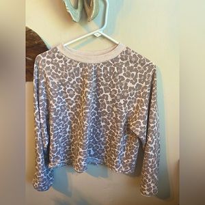 Cheetah crop top. Brand- Hippie Rose. size:small